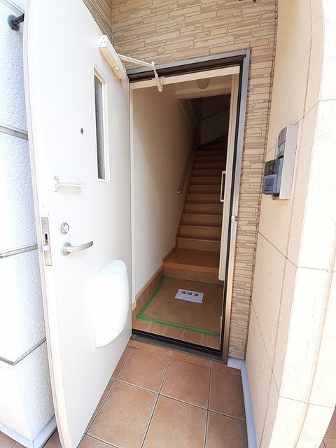 玄関　別部屋の参考写真です。