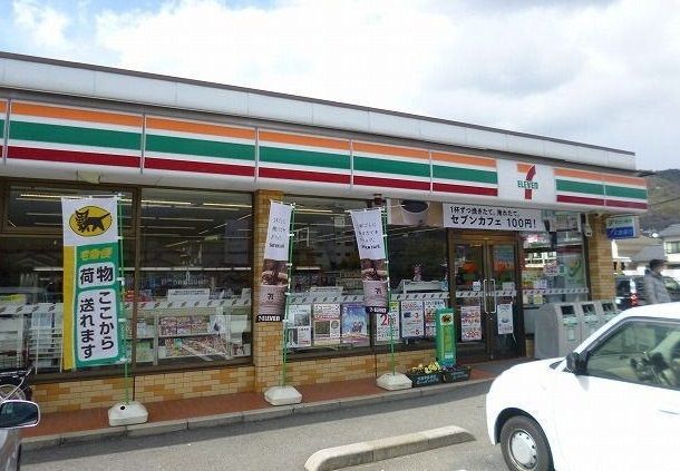 コンビニ　セブンイレブン（コンビニ）まで290m