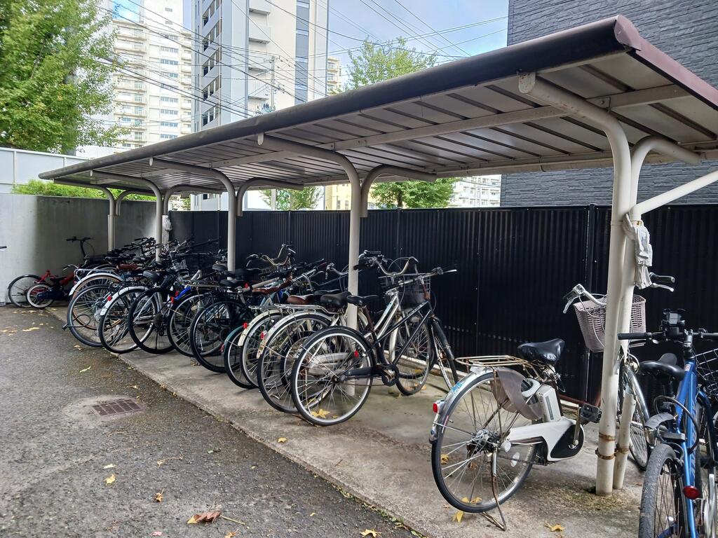 その他共有部分　屋根付き駐輪場