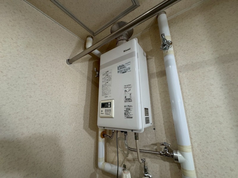 その他設備　給湯器です。操作しやすいパネルになってます。