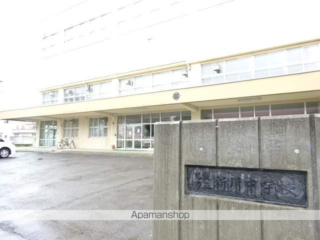 中学校　新川中学校（中学校）まで328m