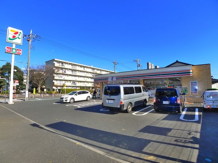 コンビニ　セブンイレブン（コンビニ）まで601m