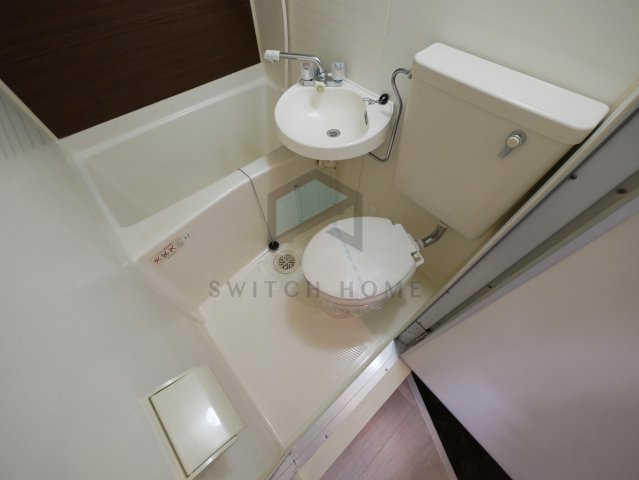 トイレ　落ち着いた色調のトイレです