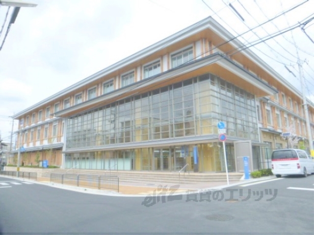中学校　東山泉小中学校（中学校）まで300m