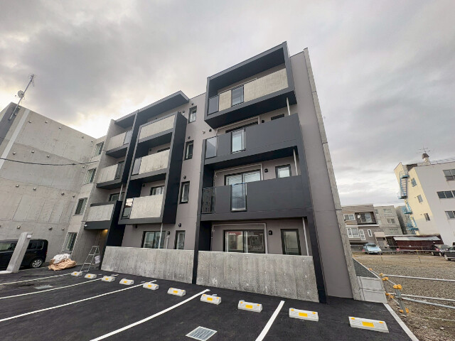 建物外観　札幌市東区北２３条東「ＤＯＭＡＩＮ２３」