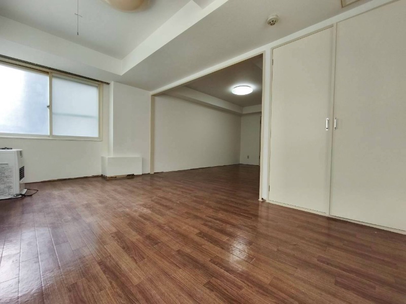 その他部屋・スペース　こちらのお部屋は光が差し込む、温かみのあるお部屋です。