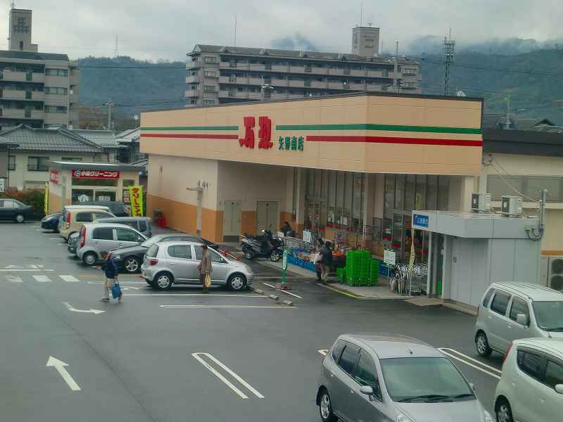 スーパー　万惣矢野南店（スーパー）まで625m