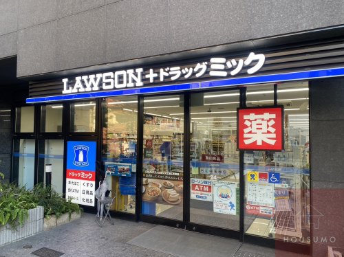 ドラックストア　ローソン+ドラッグミック江坂広芝町店（ドラッグストア）まで154m