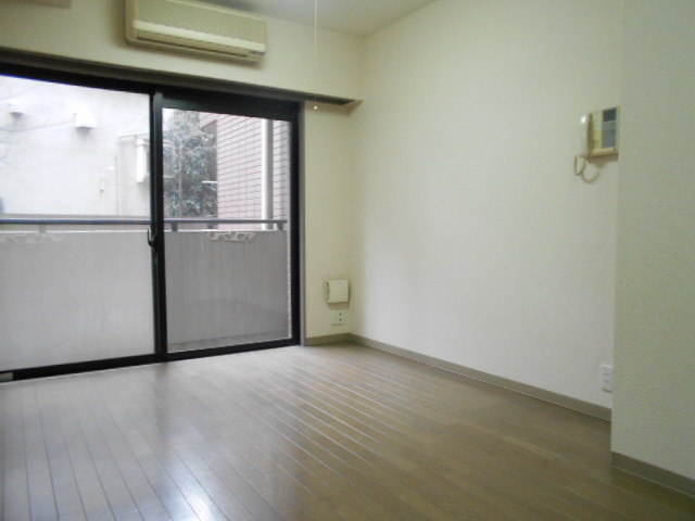 居室・リビング　※同物件、別部屋になります。