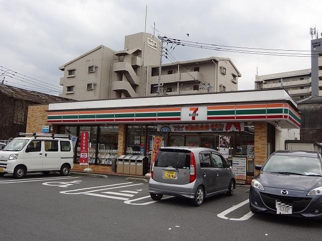 コンビニ　セブンイレブン八幡紅梅1丁目店（コンビニ）まで320m