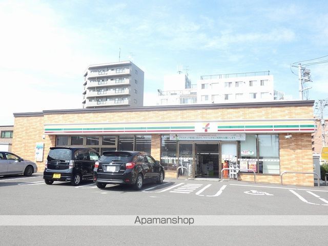 コンビニ　セブンイレブン（コンビニ）まで949m