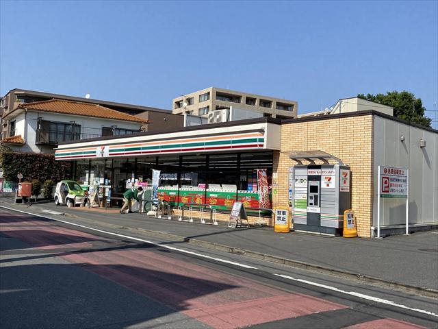 コンビニ　セブンイレブン（コンビニ）まで571m
