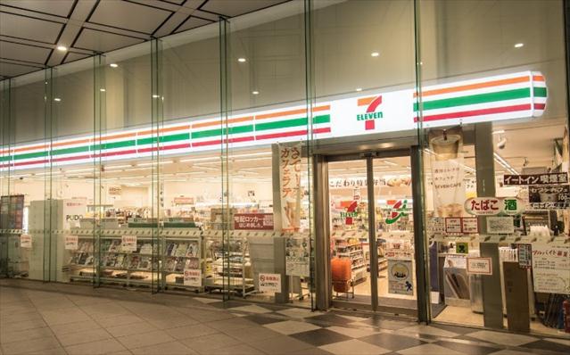 コンビニ　セブンイレブン（コンビニ）まで322m