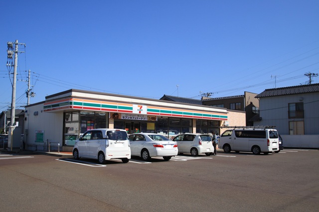 コンビニ　セブンイレブン豊町4丁目店（コンビニ）まで652m