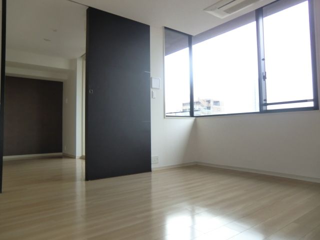その他部屋・スペース　明るいリビング