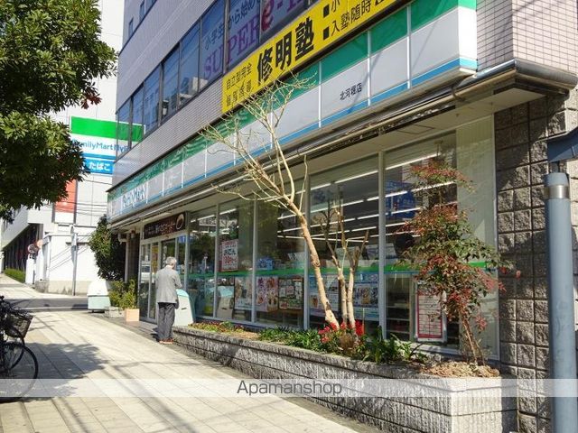 コンビニ　ファミリーマート（コンビニ）まで132m