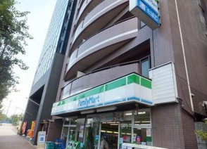 コンビニ　ファミリーマート平野３丁目店（コンビニ）まで558m