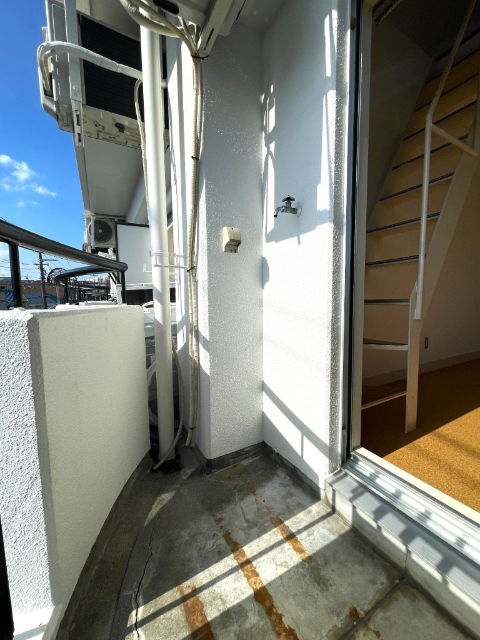 洗面設備　ベランダに洗濯置き場です！
