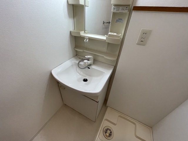 洗面設備　独立洗面台です