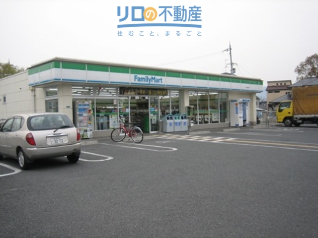 コンビニ　ファミリーマート伊丹鴻池店（コンビニ）まで745m