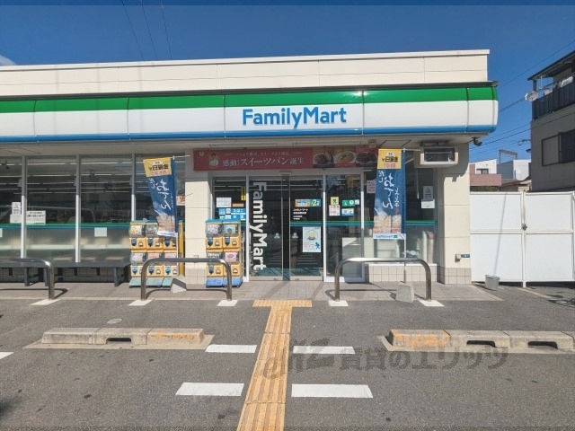 コンビニ　ファミリーマート俊徳道駅西店（コンビニ）まで550m