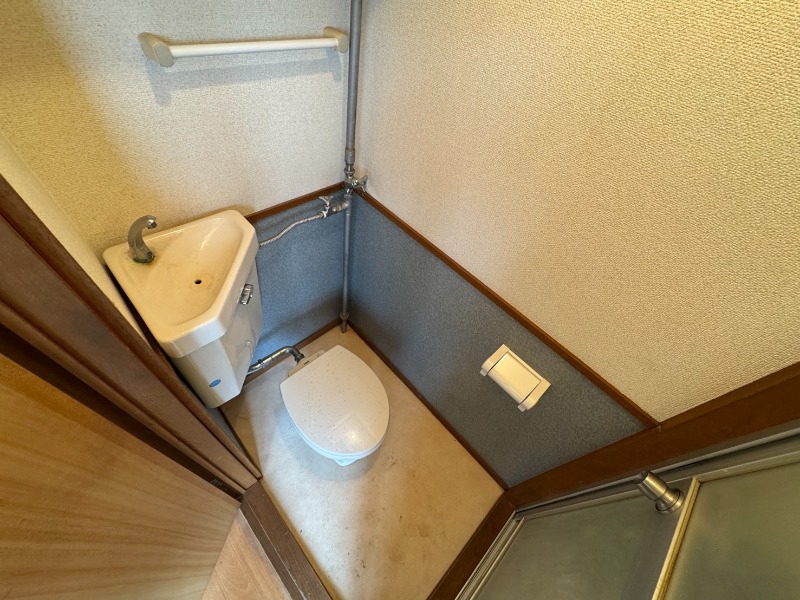 トイレ　こちらはトイレです。清潔感があり、安心して使用できます。