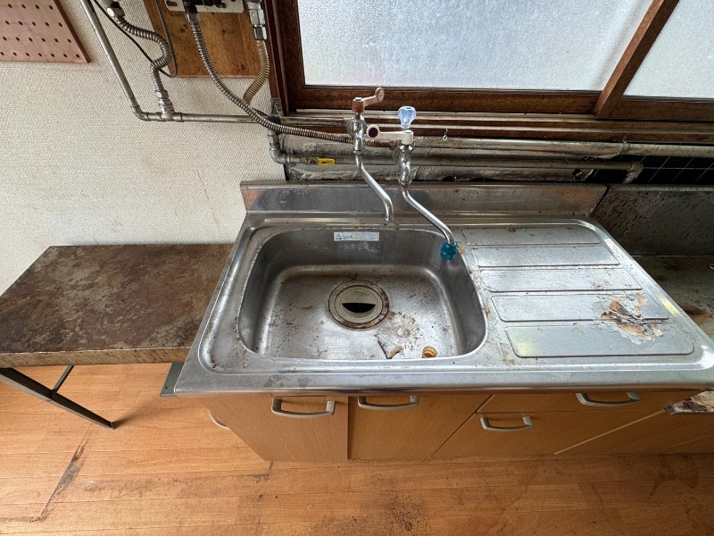 洗面設備　洗面台はありませんがこちらで洗顔などができます。