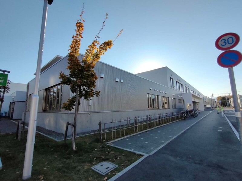 小学校　札幌市立栄西小学校（小学校）まで219m