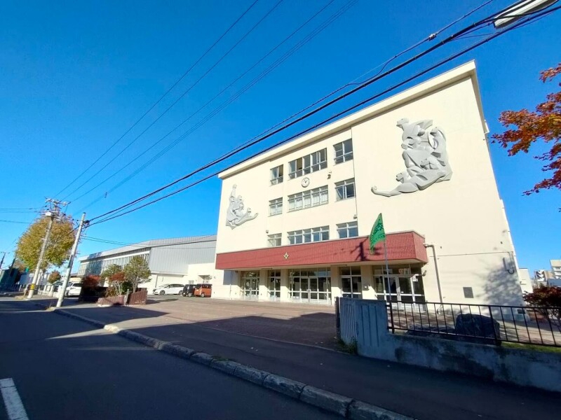 中学校　札幌市立栄町中学校（中学校）まで1239m
