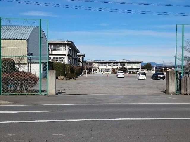 小学校　市立高瀬小学校（小学校）まで700m
