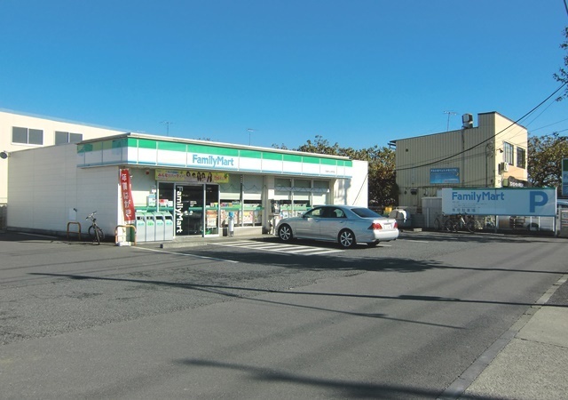 コンビニ　ファミリーマート武蔵村山神明店（コンビニ）まで586m