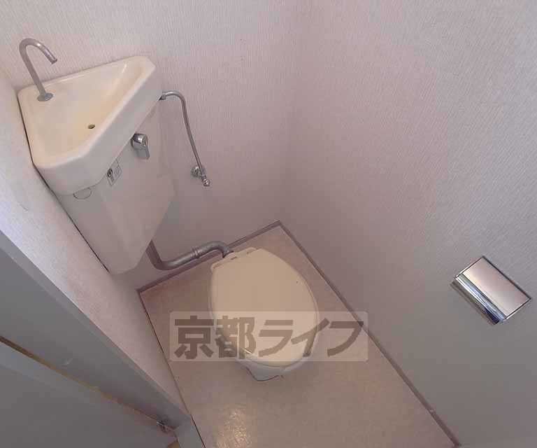 トイレ　２０１号室の写真です。