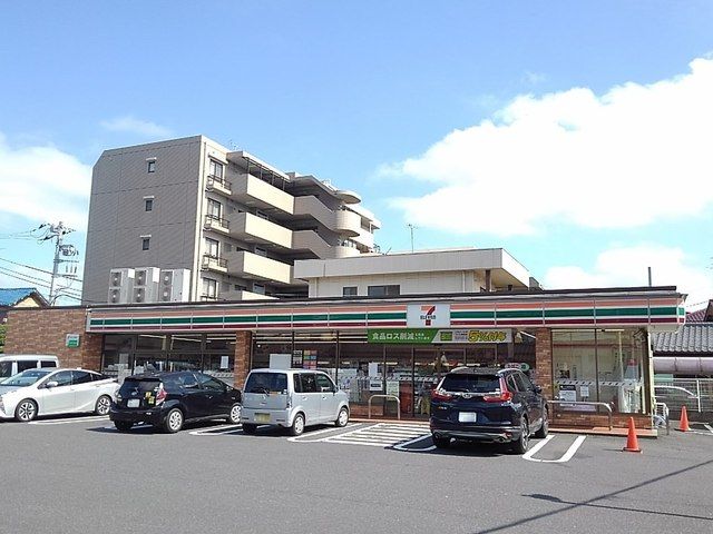 コンビニ　セブンイレブン吉川木売２丁目店（コンビニ）まで300m