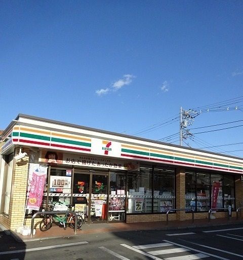 コンビニ　セブンイレブン（コンビニ）まで300m