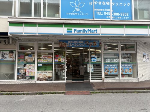 コンビニ　ファミリーマート 井土ヶ谷中町店（コンビニ）まで73m