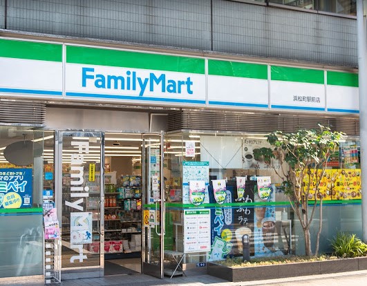 コンビニ　ファミリーマート浜松町駅前店（コンビニ）まで82m