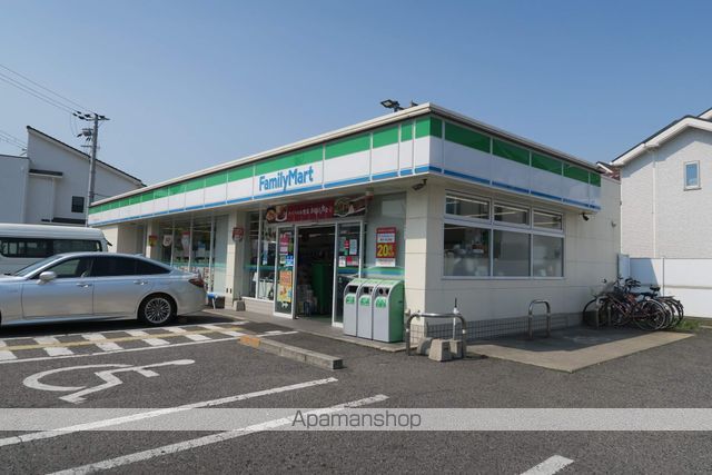 コンビニ　ファミリーマート（コンビニ）まで275m