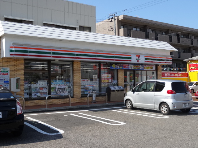 コンビニ　セブンイレブン新潟愛宕店（コンビニ）まで931m