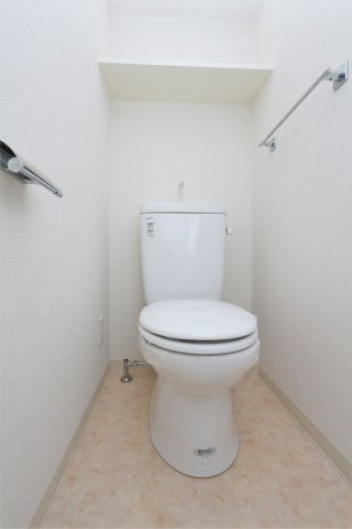 トイレ　参考写真（同物件別部屋）