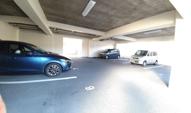 駐車場　敷地内駐車場確保
