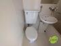 トイレ　ユニットバス内のトイレです。一人暮らしなら十分ですね。