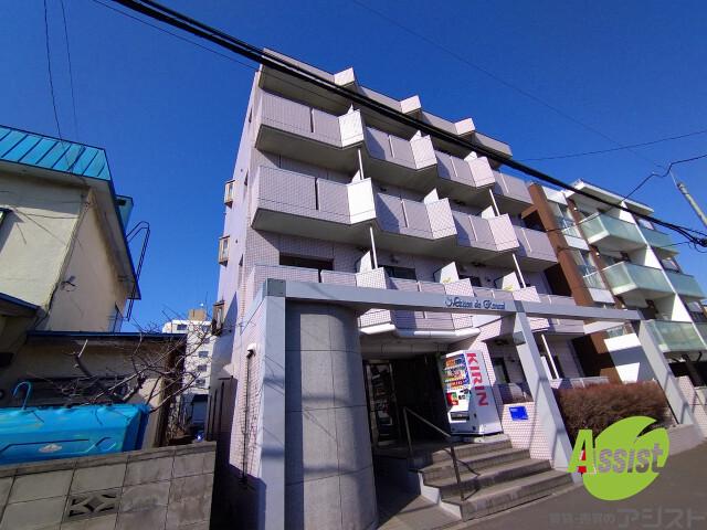 建物外観　札幌市北区麻生町「メゾン・ド・ルナール」
