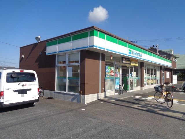 コンビニ　ファミリーマート　八日市東浜店（コンビニ）まで300m