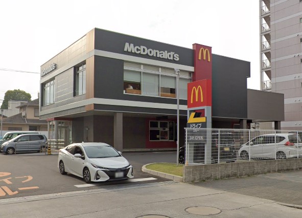 飲食店　マクドナルド 高辻店（飲食店）まで822m