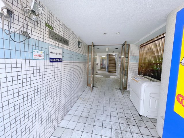 エントランス　きれいなエントランスです