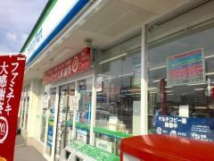 コンビニ　ファミリーマート博多東那珂1丁目店（コンビニ）まで211m