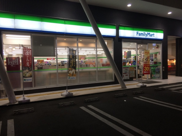 コンビニ　ファミリーマート 野中北店（コンビニ）まで445m