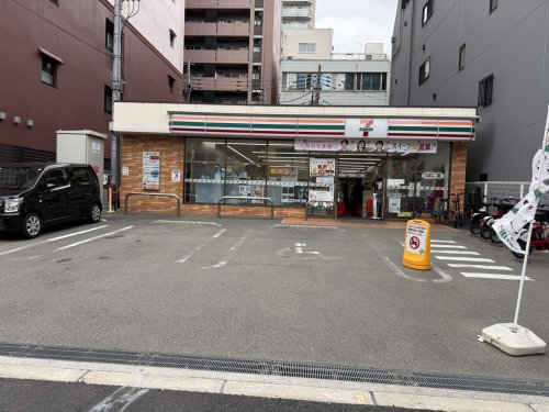 コンビニ　セブン-イレブン 大阪京町堀１丁目店（コンビニ）まで53m