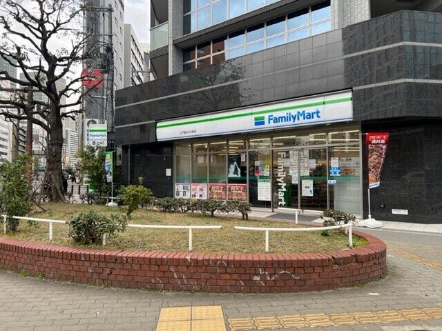 コンビニ　ファミリーマート江戸堀なにわ筋店（コンビニ）まで84m