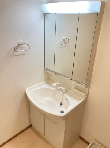 洗面設備　★三面鏡の独立洗面台★
